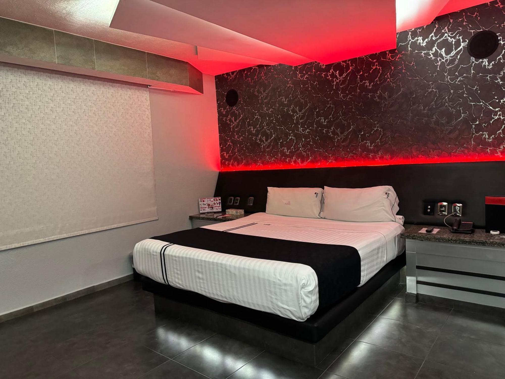 Kuboz Motor Hotel Zapopan Extérieur photo