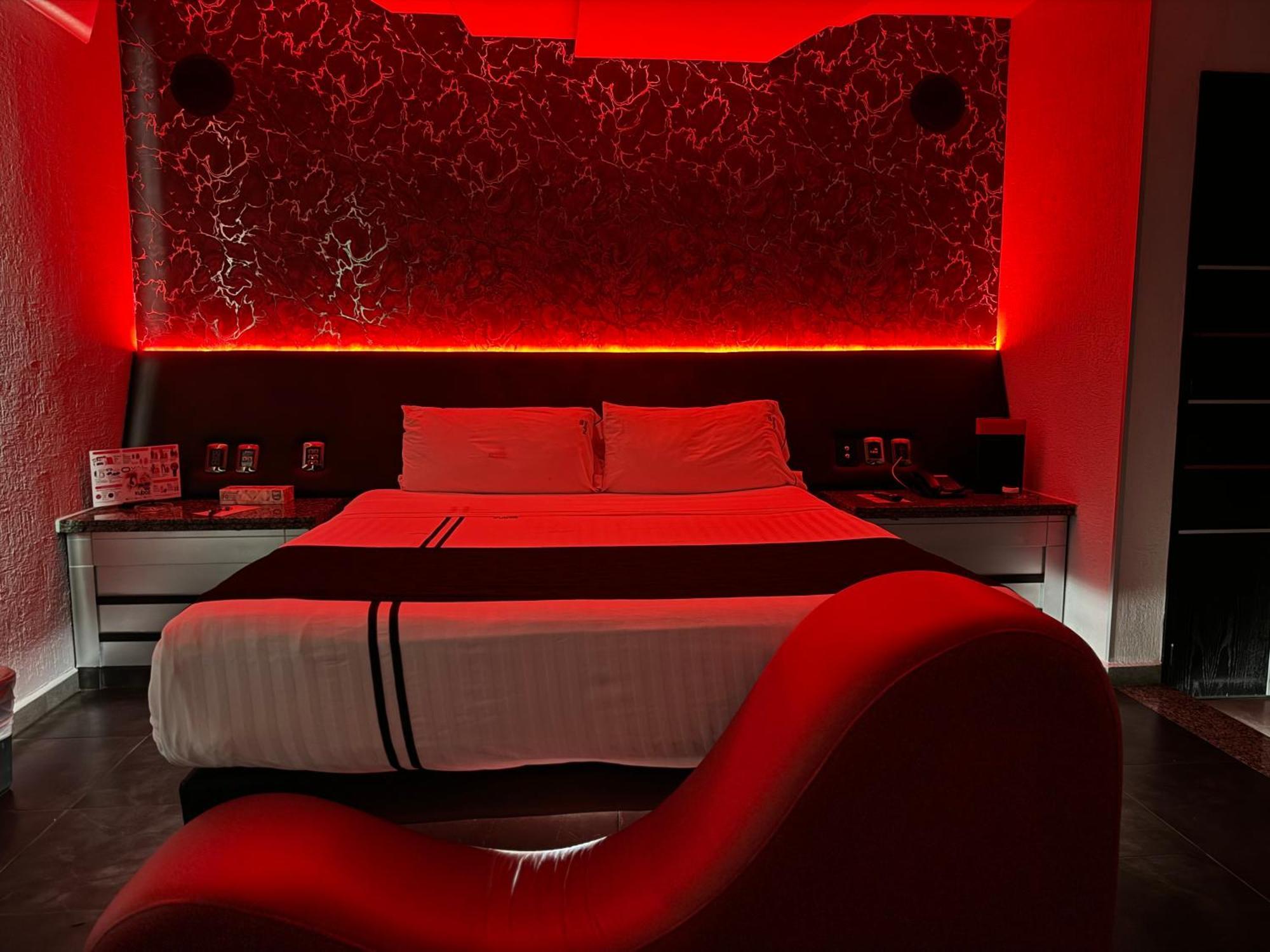 Kuboz Motor Hotel Zapopan Extérieur photo